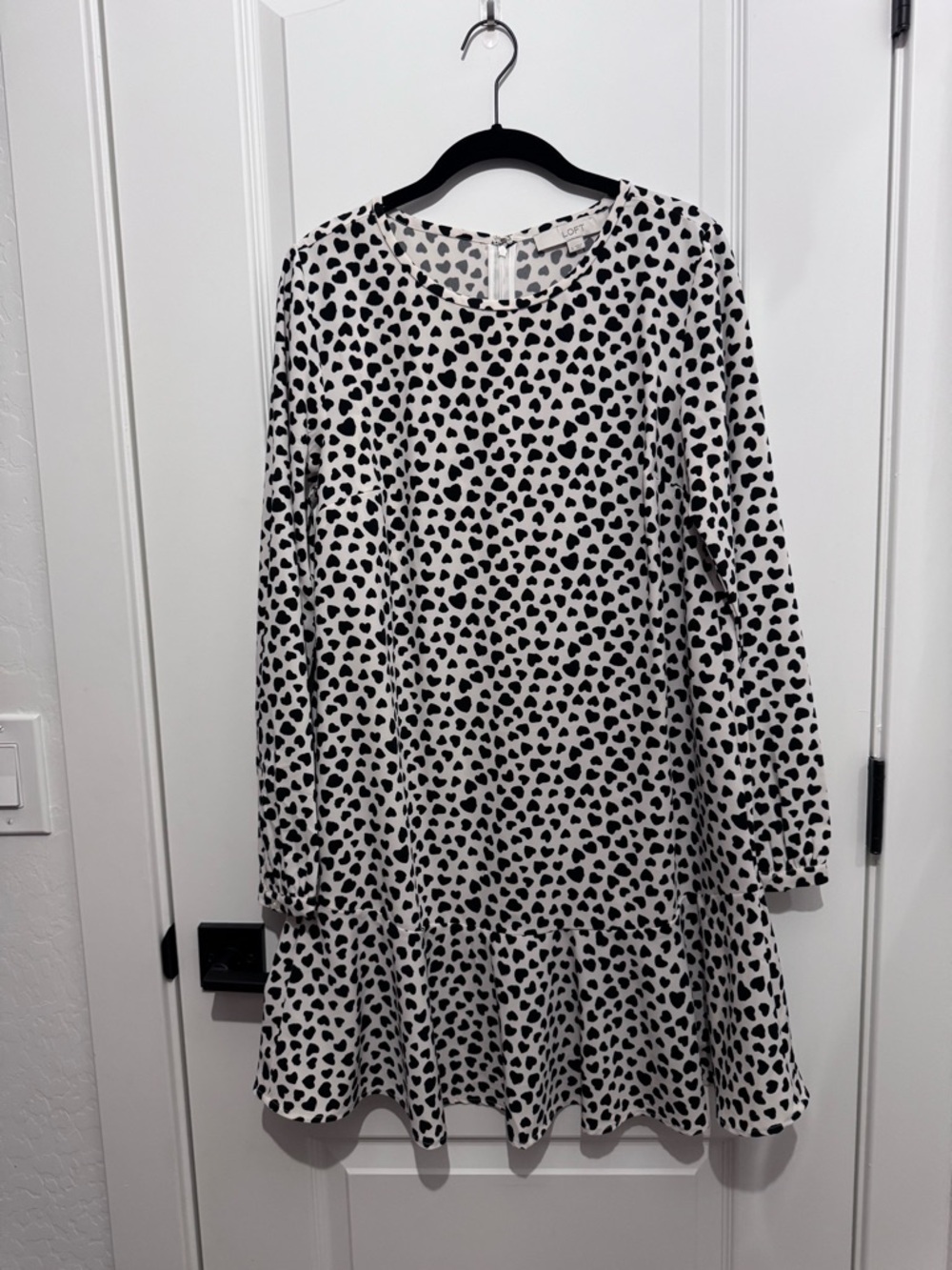 Ann Taylor Black and White Long Sleeve Heart Print Dress